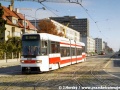 Prototypový vůz RT6N1 ev.č.9051 vypravený na linku 18 vjíždí do smyčky Petřiny. | 1996