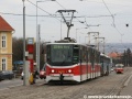 V zastávce Vypich stanicuje vůz KT8D5.RN2P ev.č.9072 vypravený na linku 25 a následovaný soupravou vozů T3SUCS ev.č.7140+7141 vypravenou na linku 22. | 2.3.2007