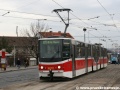 Vůz KT8D5.RN2P ev.č.9072 vypravený na linku 25 opustil zastávku Vypich a přes kolejovou konstrukci napojující na trať smyčku Vypich míří k Malému Břevnovu. | 2.3.2007
