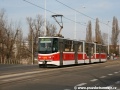 Vůz KT8D5.RN2P ev.č.9075 vypravený na linku náhradní dopravy 30 najíždí přes Libeňský most na její trasu. | 3.4.2011
