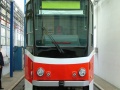Novotou zářící vůz KT8D5.RN2P po dodání z firmy Pars Šumperk v areálu Opravny tramvají Ústředních dílen DP. | 4.4.2005