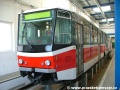 Novotou zářící vůz KT8D5.RN2P po dodání z firmy Pars Šumperk v areálu Opravny tramvají Ústředních dílen DP. | 4.4.2005