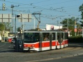 Vůz KT8D5.RN2P ev.č.9085 vypravený na linku 3 vyčkává na křižovatce Balabenka na udělení signálu volno. | 5.9.2006