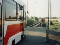 Vůz RT6N1 ev.č.9101 bude nasunut na plošinové vozy, aby mohl být transportován do závodu ČKD Dopravní systémy. | 10.6.1999