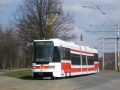 Vůz RT6N2 ev.č.9101 během zkušební jízdy přejíždí u zastávky Přístaviště vozovku na samostatné tramvajové těleso. | 6.4.2006