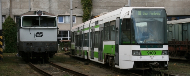 Vůz RT6N1 ev.č.9103 odstavený v DPOV Nymburk. | 1.10.2009