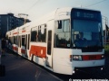 Vůz RT6N1 ev.č.9104 vypravený na linku 11 najíždí do nástupní zastávky smyčky Spořilov. | říjen 1997