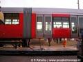 Skládání prototypu tramvaje Škoda 14T ev.č.9111 na pražské koleje v areálu Opravny tramvají Ústředních dílen | 11.12.2005