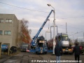 Skládání prototypu tramvaje Škoda 14T ev.č.9111 na pražské koleje v areálu Opravny tramvají Ústředních dílen | 11.12.2005