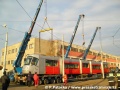 Skládání prototypu tramvaje Škoda 14T ev.č.9111 na pražské koleje v areálu Opravny tramvají Ústředních dílen | 11.12.2005