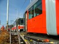 Skládání tramvaje Škoda 14T ev.č.9113 na pražské koleje na předávací koleji Zličín | 30.10.2006