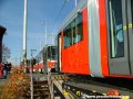 Skládání tramvaje Škoda 14T ev.č.9113 na pražské koleje na předávací koleji Zličín | 30.10.2006