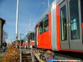 Skládání tramvaje Škoda 14T ev.č.9113 na pražské koleje na předávací koleji Zličín | 30.10.2006