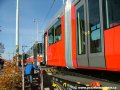 Skládání tramvaje Škoda 14T ev.č.9113 na pražské koleje na předávací koleji Zličín | 30.10.2006