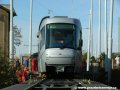 Skládání tramvaje Škoda 14T ev.č.9113 na pražské koleje na předávací koleji Zličín | 30.10.2006