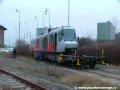 Na předávací koleji Zličín stojí tři plošinové vozy naložené tramvají Škoda 14T ev.č.9114 | 22.12.2006
