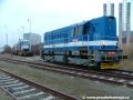 Lokomotiva 740.469-2 a tři plošinové vozy naložené tramvají Škoda 14T ev.č.9114 na předávací koleji Zličín | 22.12.2006