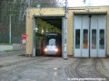 Vůz Škoda 14T ev.č.9114 opouští halu denního ošetření vozovny Motol | 22.12.2006
