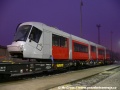 Vůz Škoda 14T ev.č.9115 ložený na třech plošinových vozech na nádraží Praha-Zličín | 28.12.2006