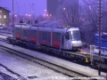 Lokomotiva 740.469-2 a na třech plošinových vozech ložený vůz Škoda 14T ev.č.9115 na nádraží Praha-Zličín vyčkávají za mrazivého rána na povolení posunu k rampě předávací koleje | 28.12.2006