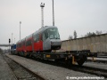 Vůz Škoda 14T ev.č.9115 ložený na třech plošinových vozech na nádraží Praha-Zličín | 28.12.2006