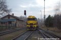 Přes kladenské zhlaví železniční stanice Praha-Zličín přiváží lokomotivy 740 534-3 vůz Škoda 14T ev.č.9120 ložený na třech plošinových vozech. | 22.2.2007