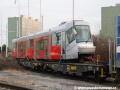 Vůz Škoda 14T ev.č.9121 ložený na třech plošinových vozech u rampy předávací koleje na nádraží Praha-Zličín. | 5.3.2007