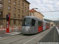 Vůz Škoda 14T ev.č.9125 na cvičné jízdě stanicuje v nástupní zastávce Podbaba. | 31.8.2011