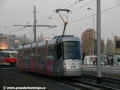 Vůz Škoda 14T ev.č.9130 vypravený na linku 18 přijíždí do zastávky Hradčanská | 8.10.2010