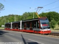 Vůz Škoda 15T ev.č.9208 vypravený na linku 16 uhání Plzeňskou ulicí do Motola. | 24.5.2011