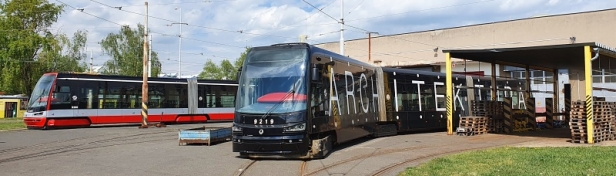 Setkání vozů Škoda 15T ForCity Alfa #9300 a #9218 v Opravně tramvají. | 30.4.2020