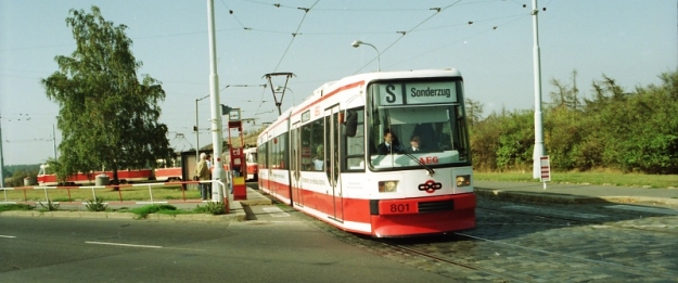 Za slunečného počasí opouští vůz GT6N ev.č.801 smyčku Divoká Šárka. | 8.-11.10.1992
