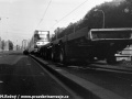 A to je konec hostování.... Probíhá nakládání vozu GT6N ev.č.801 na silniční návěs v Evropské ulici u vozovny Vokovice. | 11.10.1992