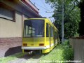 Vůz Astra ev.č.301 na objízdné koleji vozovny Kobylisy, v níž byl během svého pražského pobytu deponovaný | červen 1999