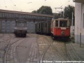 Elektrická nákladní lokomotiva ev.č.4072 během výstavy v areálu vozovny Vokovice ve společnosti pracovního motorového vozu ev.č.4217 a pojízdné měnírny. | září 1992