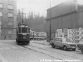 Souprava motorového vozu #4217 a vlečných vozů 624+608 vjíždí do smyčky Palmovka obloukem od Florence. | 27.4.1985