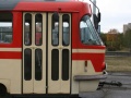 Čelní část cvičného vozu T3 ev.č.5505 s původními dveřmi vozů T3 využívajícími až do ev.č.6715 mohutný vnější pant | 6.10.2008