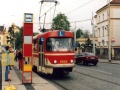 Cvičný vůz T3 ev.č.5505 zastavil v dočasně zřízené zastávce Hradčanská u panelového ostrůvku v Badeniho ulici, poblíž sídla Izraelského velvyslanectví | 24.4.2002