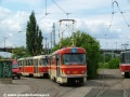 Souprava cvičných vozů T3 ev.č.5511+5515 manipuluje během výuky na vnitřní koleji smyčky Nádraží Braník. | 26.5.2004