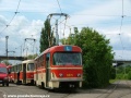 Souprava cvičných vozů T3 ev.č.5511+5515 manipuluje během výuky na vnitřní koleji smyčky Nádraží Braník. | 26.5.2004