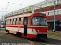 Rodící se cvičný vůz T3 ev.č.5520 při posunu v areálu Opravny tramvají Ústředních dílen působil s elegantními červenými plentami, vhodně doplňujícími a podtrhujícími celý lak vozu, jak zjevení | 14.3.2002