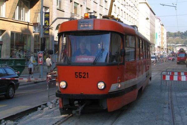 Předkolaudace přeložky tramvajové tratě na náměstí Republiky pracovním vozem T3 ev.č.5521. | 13.9.2006