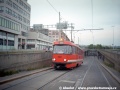 Pracovní vůz T3 ev.č.5521 pro kontrolu trolejového vedení ještě s klasickým pantografem stoupá od zastávky Vltavská na Hlávkův most | 6.5.1999