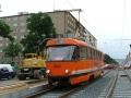 Pracovní vůz T3 ev.č.5521 projíždí rekonstruovanou tramvajovou tratí v Sokolovské ulici v prostoru zastávky Balabenka. | 24.8.2005