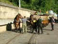 Připřahání koní určených k tažení vozu koňky k vlečnému vozu ev.č.90 | 27.8.2005