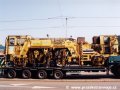 Podbíječka Plasser & Theurer 08-275 ZW připravená ke složení z nákladního automobilu na Kotlářce | 24.7.2003