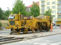 Podbíječka Plasser & Theurer 08-275 ZW při rekonstrukci tratě v Koněvově ulici | 3.8.2006