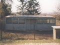 Bývalý vlečný vůz DP Praha ev.č.1307 slouží jako zahradní chatka v obci Dobříč. | 9.5.2002