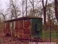 Bývalý vlečný vůz DP Praha ev.č.1364 slouží jako zázemí pro správce tenisového kurtu v obci Mlékojedy. | 26.11.2006