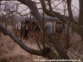 Bývalý vlečný vůz DP Praha ev.č.1381 dnes již jen chátrá v obci Dolínek. | 13.2.2005